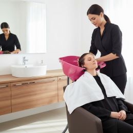 Bac lave tête rose coiffure sur pied avec sac