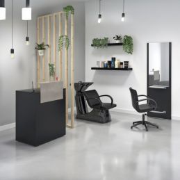 Comptoir d’accueil noir et béton avec passe câble